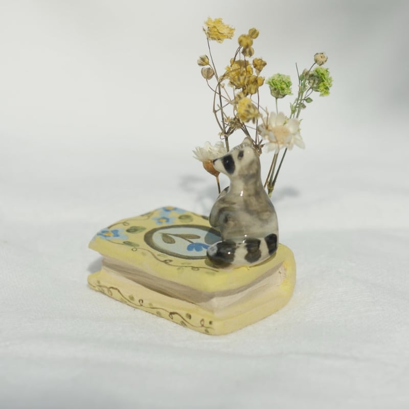 Handmade Animal Dried Flower Miniature Book Sculptures