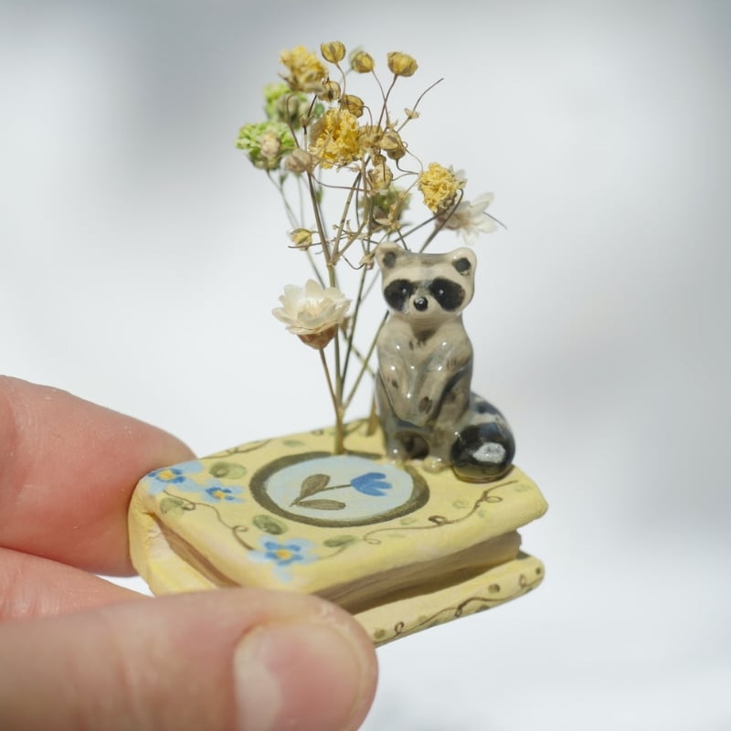Handmade Animal Dried Flower Miniature Book Sculptures