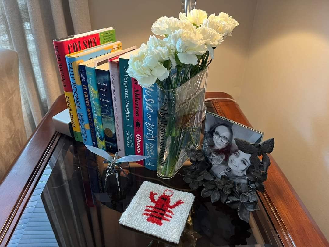 Modern Aesthetic Vase for Bookshelf&Home Decor (Clear)