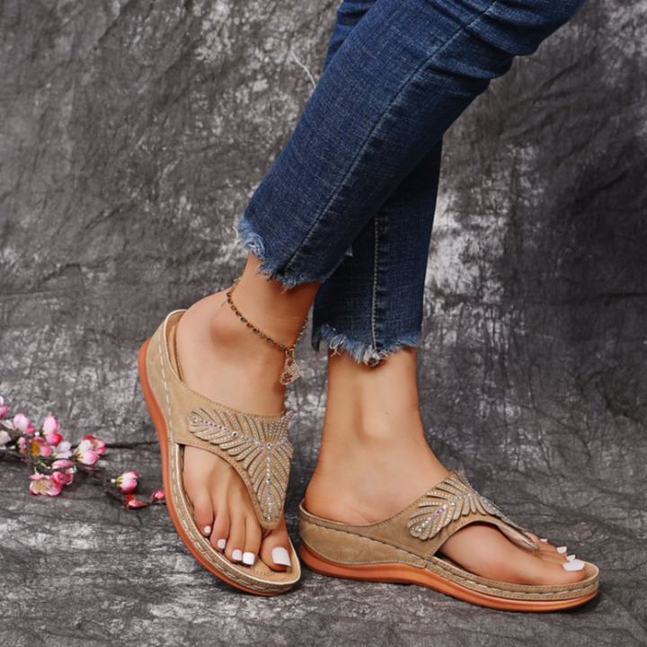 🔥Last Day 60% OFF-Women Casual Sandals 2024🔥 Crystal Rome Fashion Clip Toe Slippers