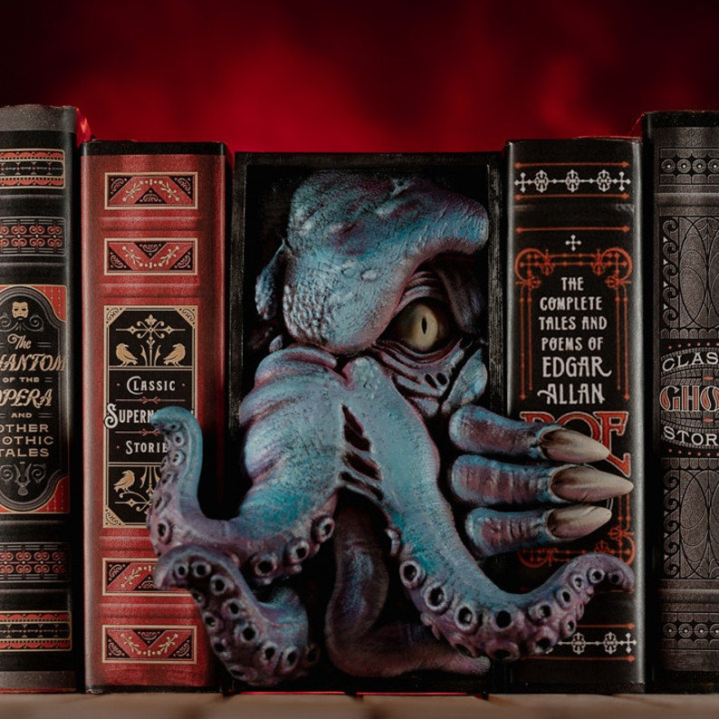 Cultist, Lovecraftian style Book nook