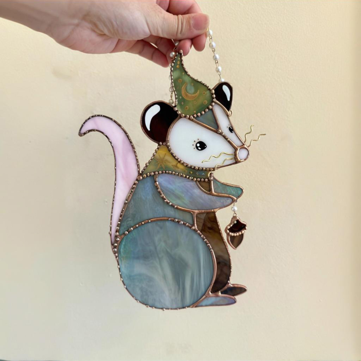🎁TODAY ONLY!!🔥70% Off Clearance Sale!🐿️ Acorn Wizard Possum Stained Glass Suncatcher