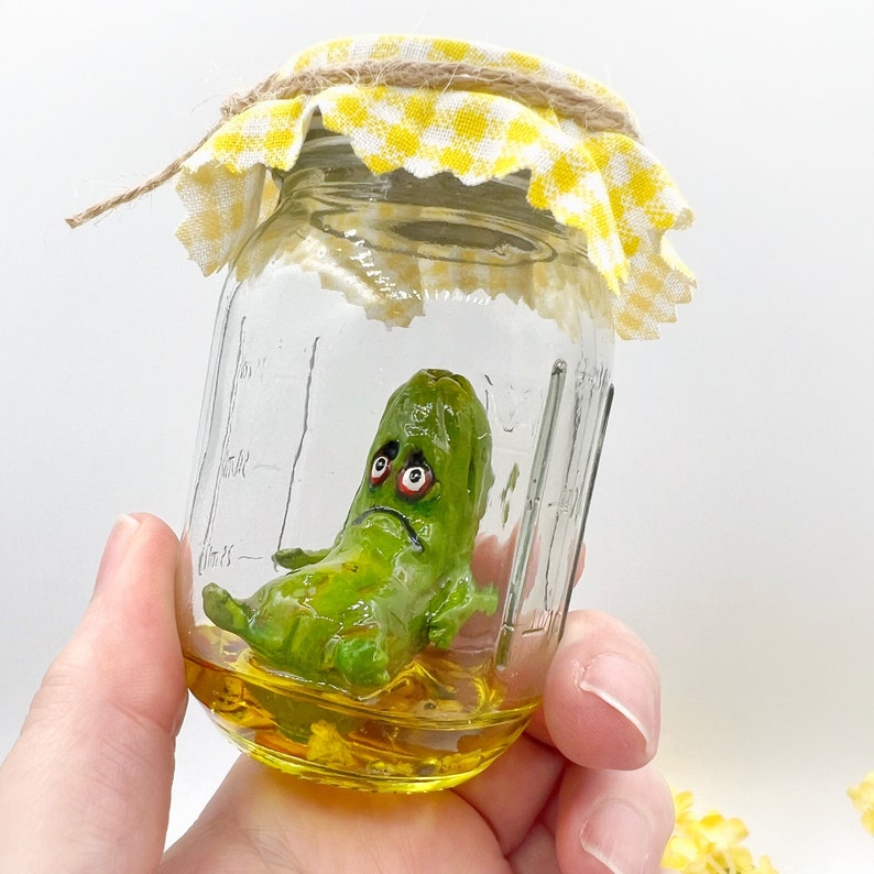🤣Grumpy Pickle in a Jar sculpture🤣