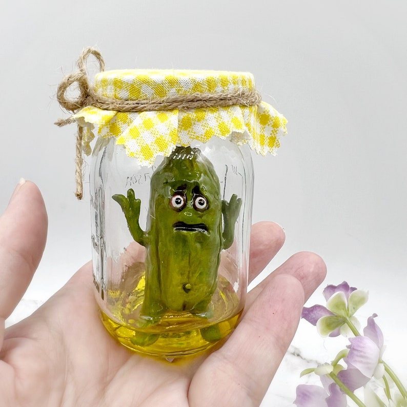 🤣Grumpy Pickle in a Jar sculpture🤣