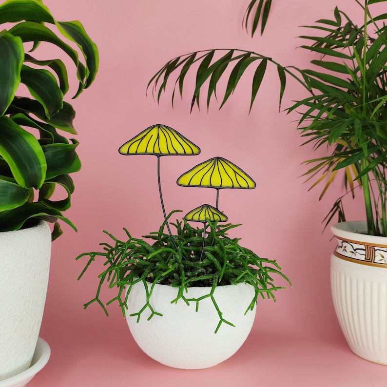 🌈Stained Glass Mushrooms Plant Stake🍄