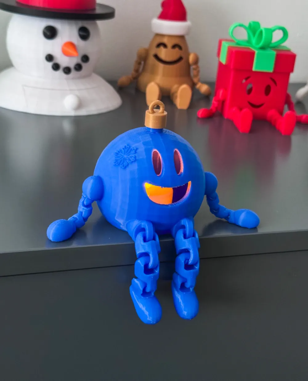 Christmas gift with movable joints