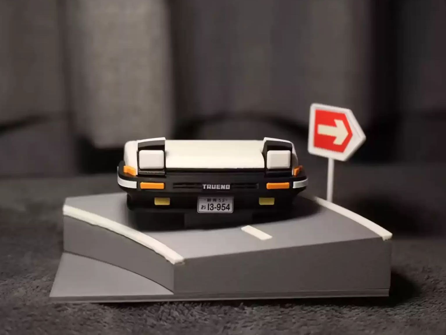 🚗Vintage Car Open Headlights Key Holder