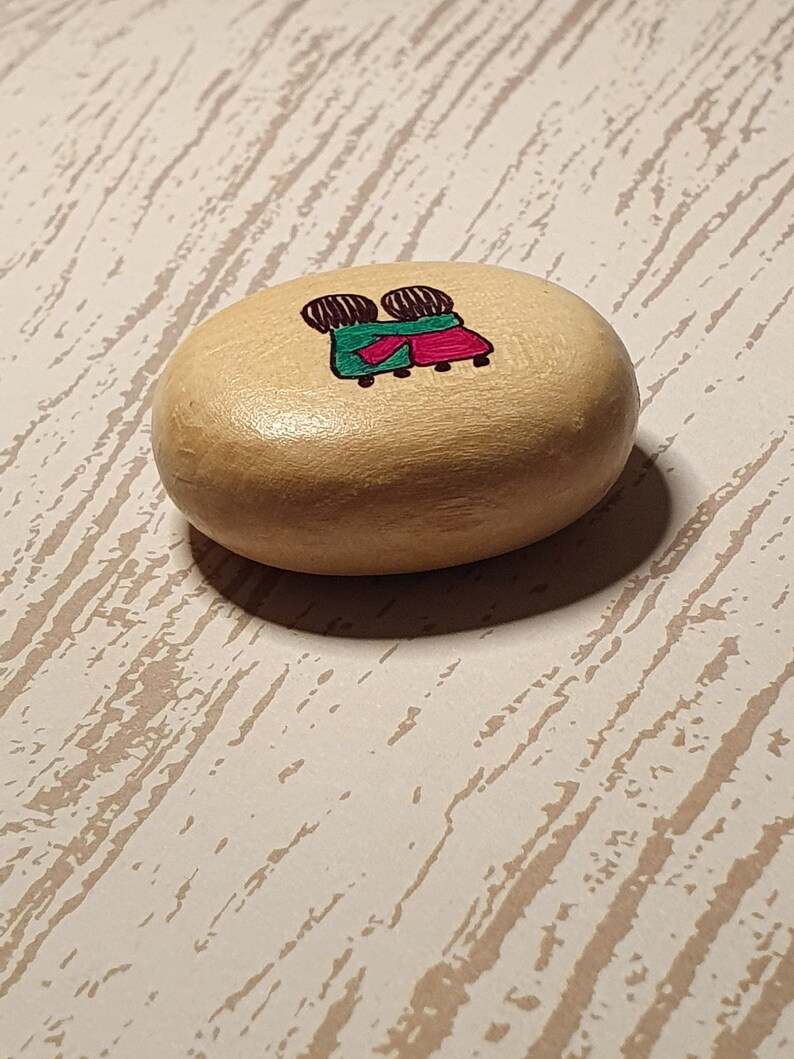 🌲 Warm wooden carvings - Hug stone 🌲