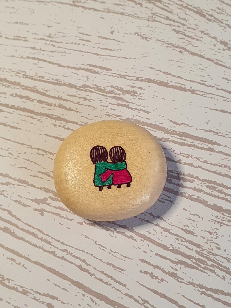 🌲 Warm wooden carvings - Hug stone 🌲