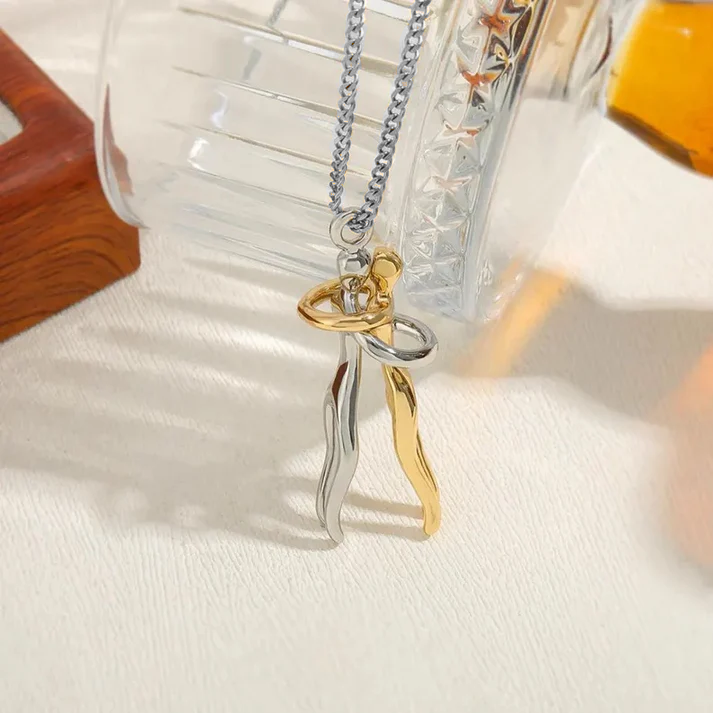 💗The Perfect Gift for Loved One-Hug Necklace