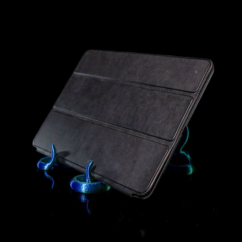 Exceptional Octopus Phone Holder– Where Function Meets Fun!