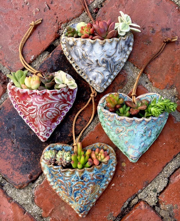 PLANTING SUCCULENT HEART POCKET PLANTER