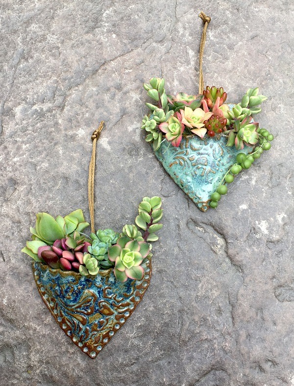 PLANTING SUCCULENT HEART POCKET PLANTER