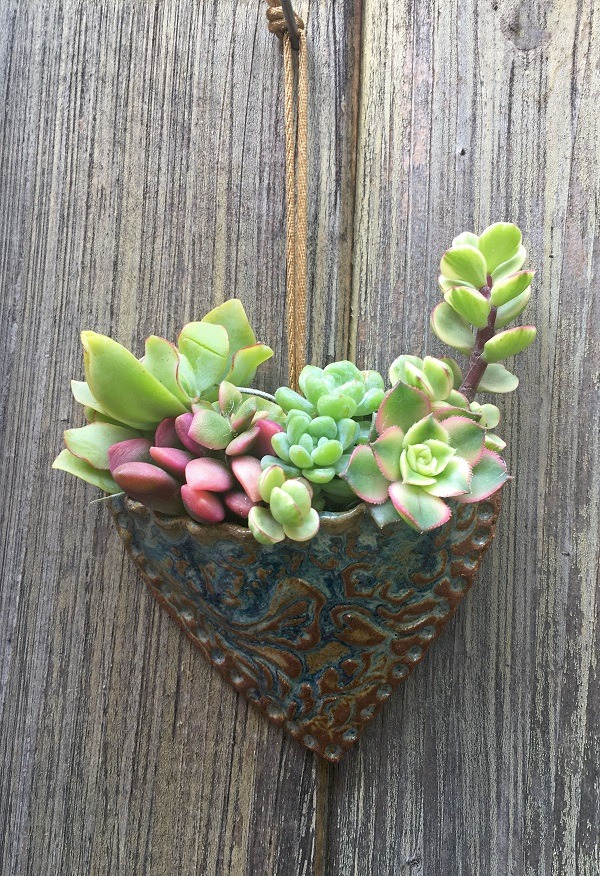 PLANTING SUCCULENT HEART POCKET PLANTER
