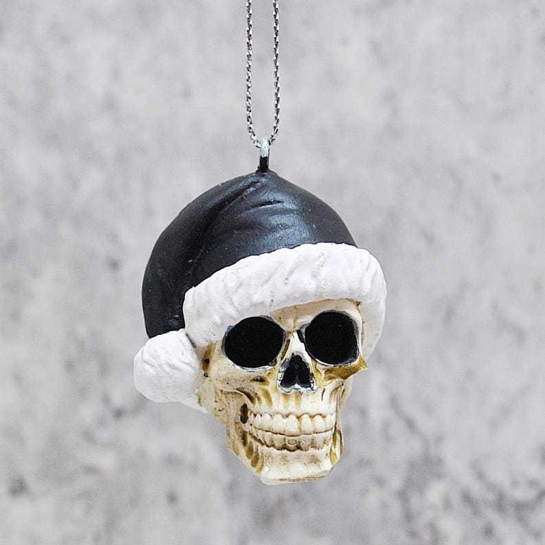 🎄The mysterious guardian of the festival——Christmas skull resin pendant☠️
