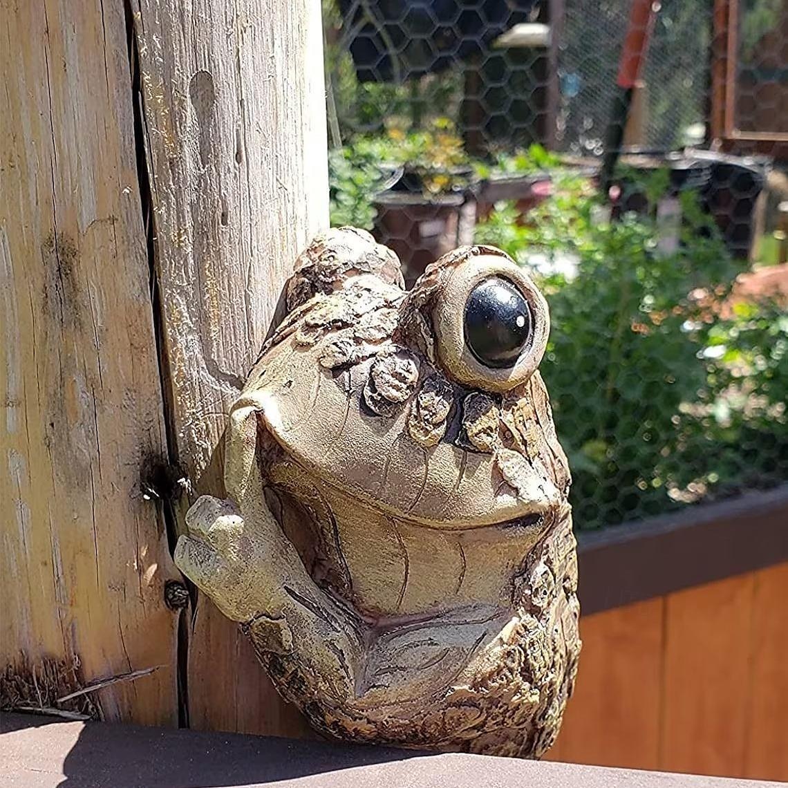 🐸Peeping Frog Yard Decoration