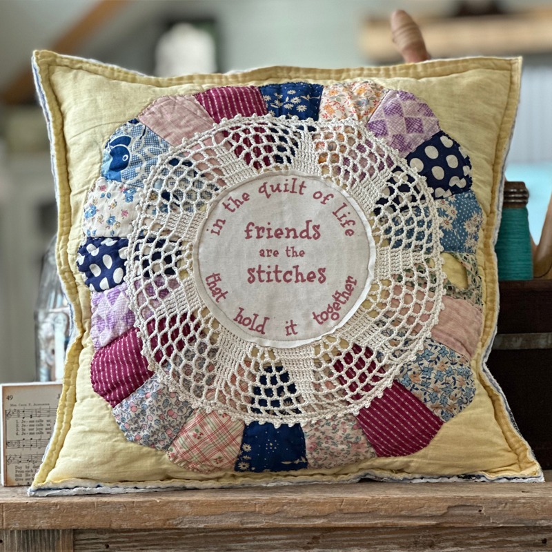 ✨Vintage Quilt Pillow for Friends