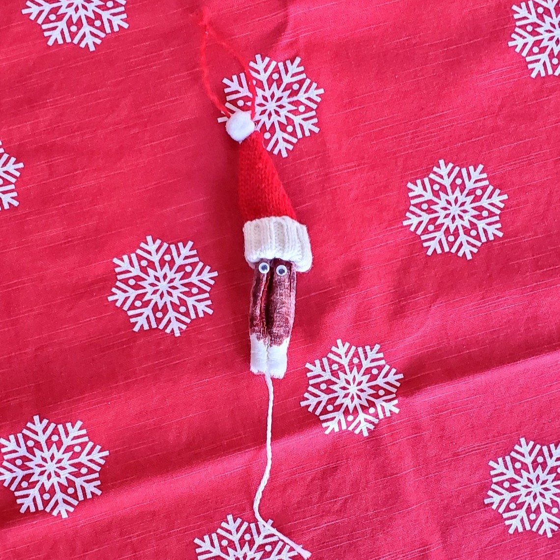Give Her A Bloody Tampon Gross Prank Gifts Christmas Ornament