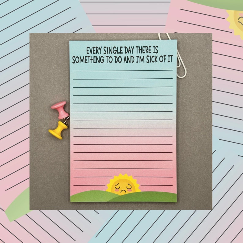 每天都有事要做，我厌倦了记事本，讽刺记事本，待办事项列表记事本，办公桌记事本，有趣的记事本图像 1
