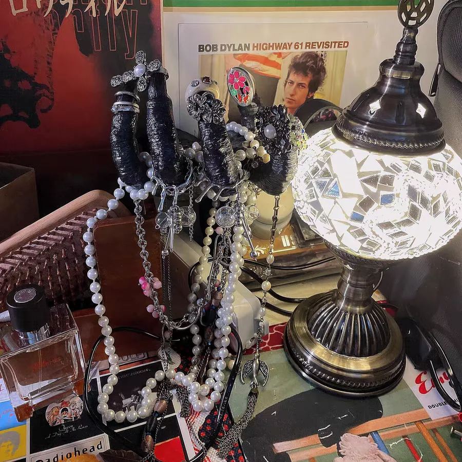 🔥Hot Sale 50% Off🔥Witch Hands Wall Hanging Decor Mouth Pendant for Surprise