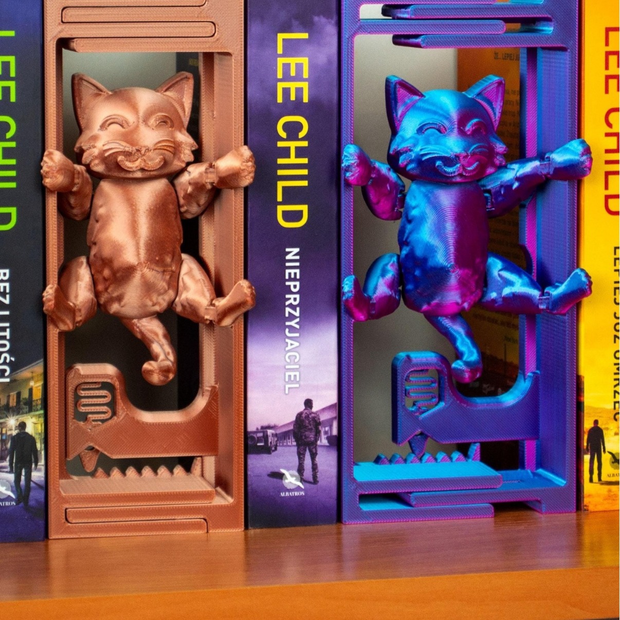 Fun Muscle Cat Adjustable Book Corner Sculpture