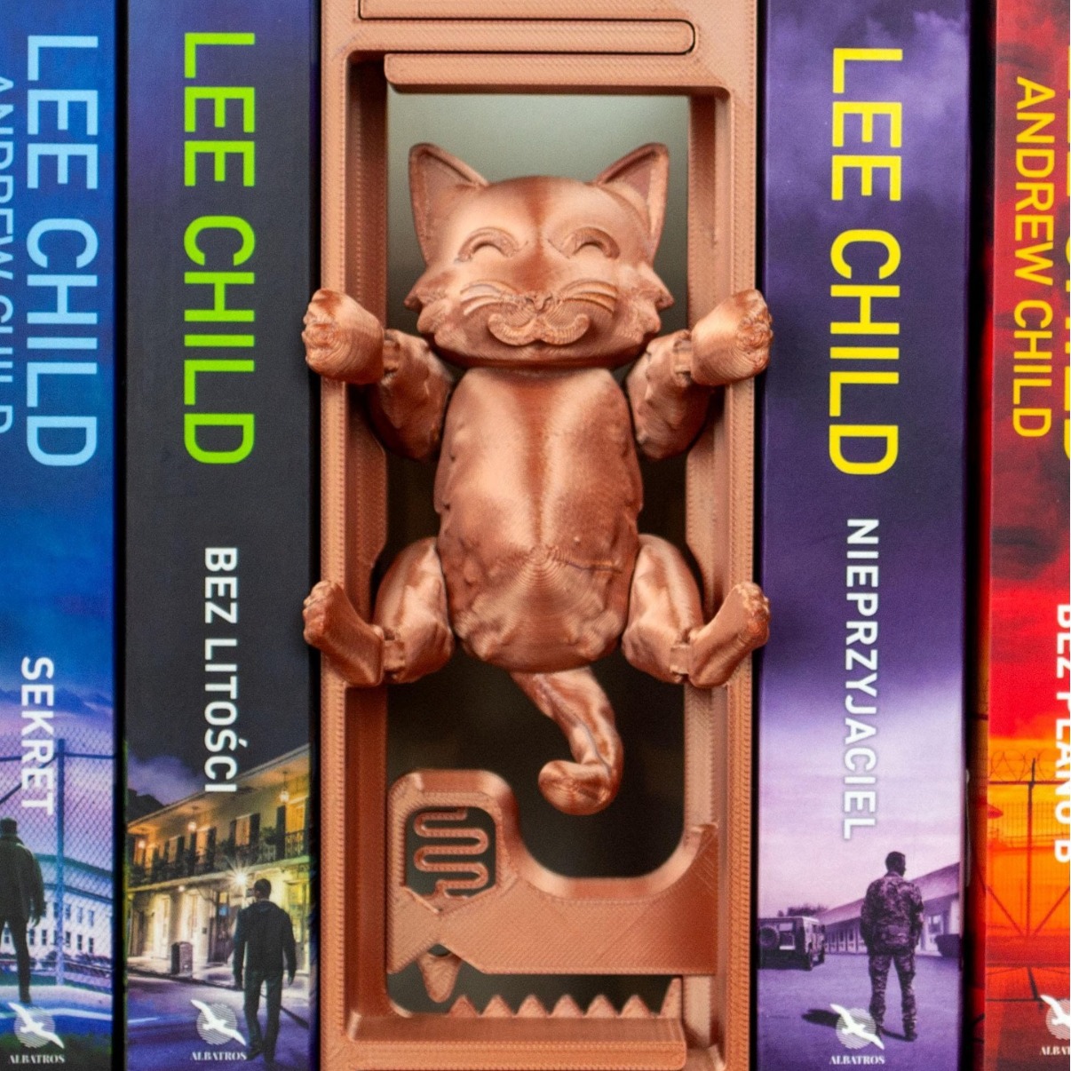 Fun Muscle Cat Adjustable Book Corner Sculpture