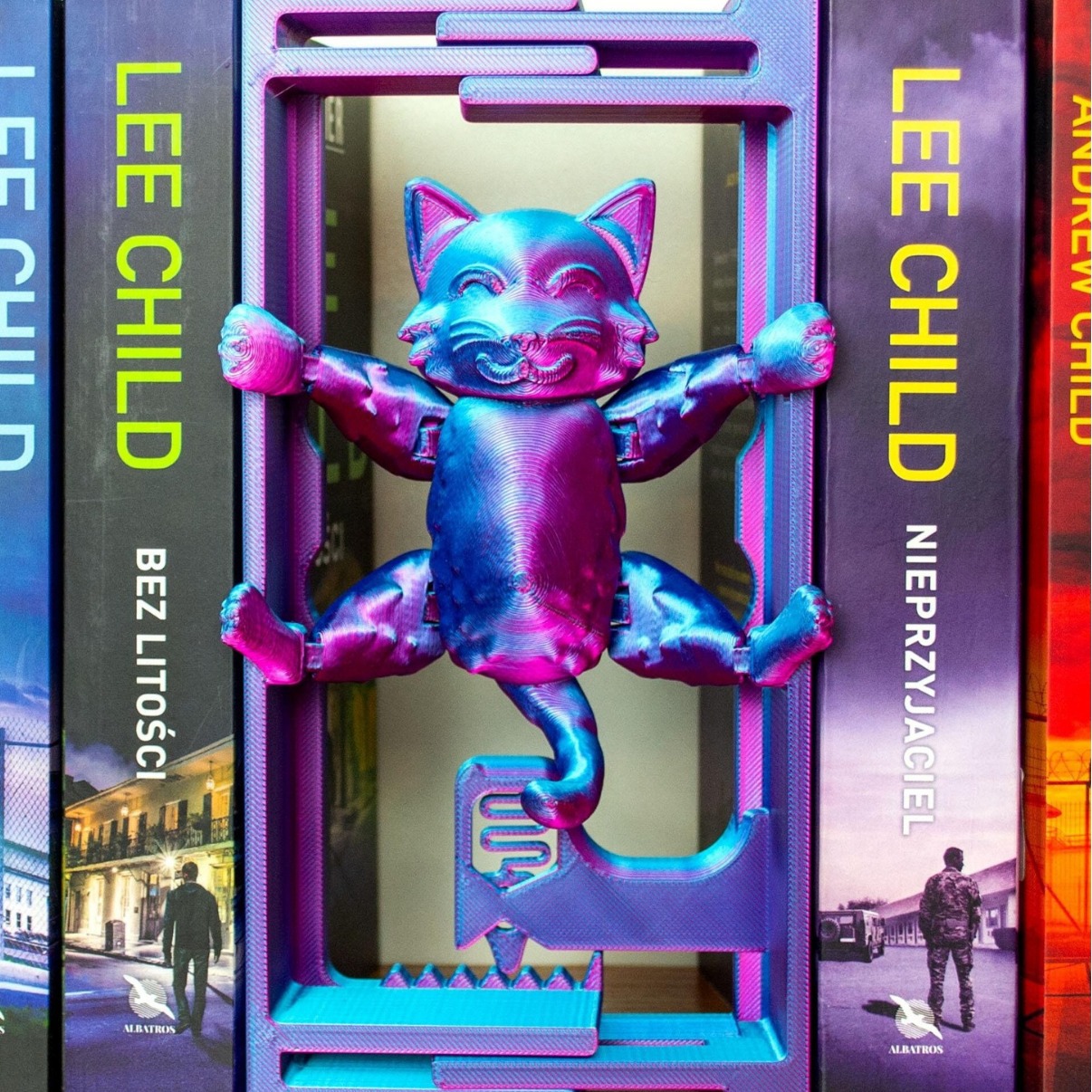 Fun Muscle Cat Adjustable Book Corner Sculpture