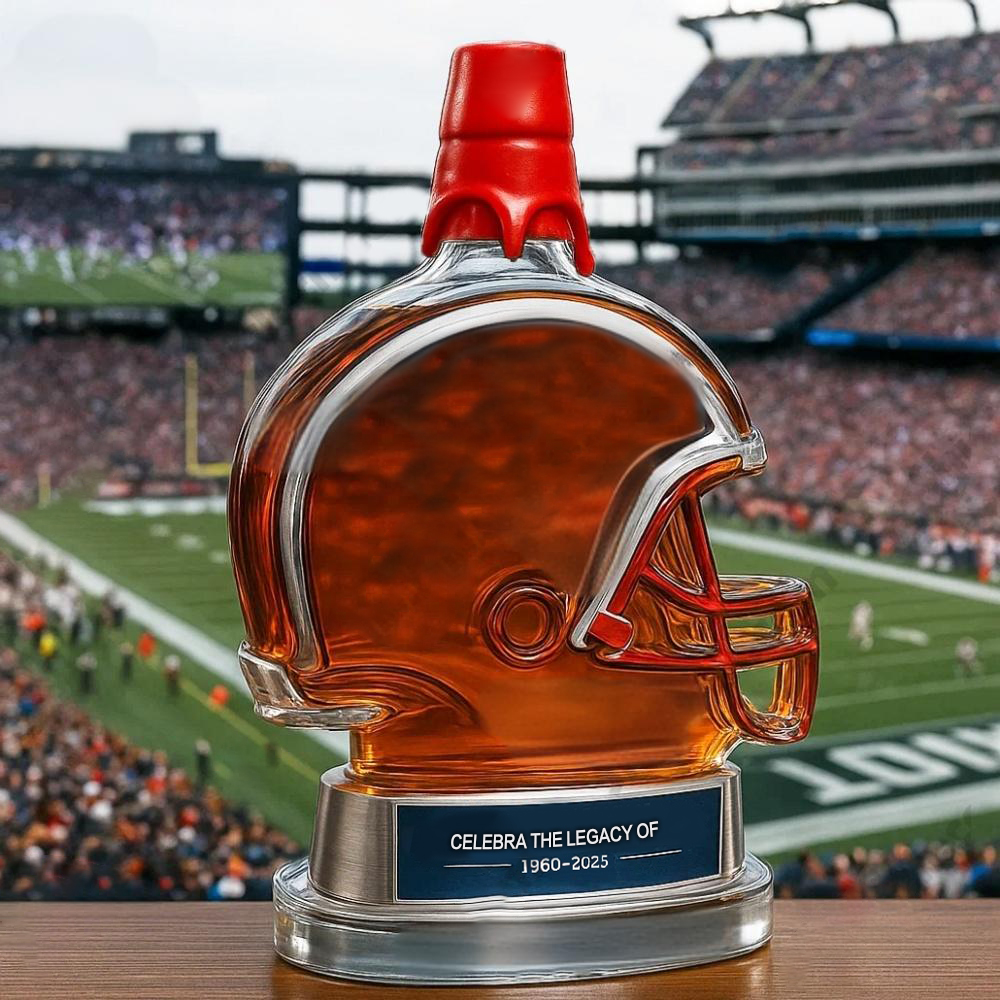 Football Helmet-Shaped Whiskey Decanter – A Tribute to Gridiron Glory