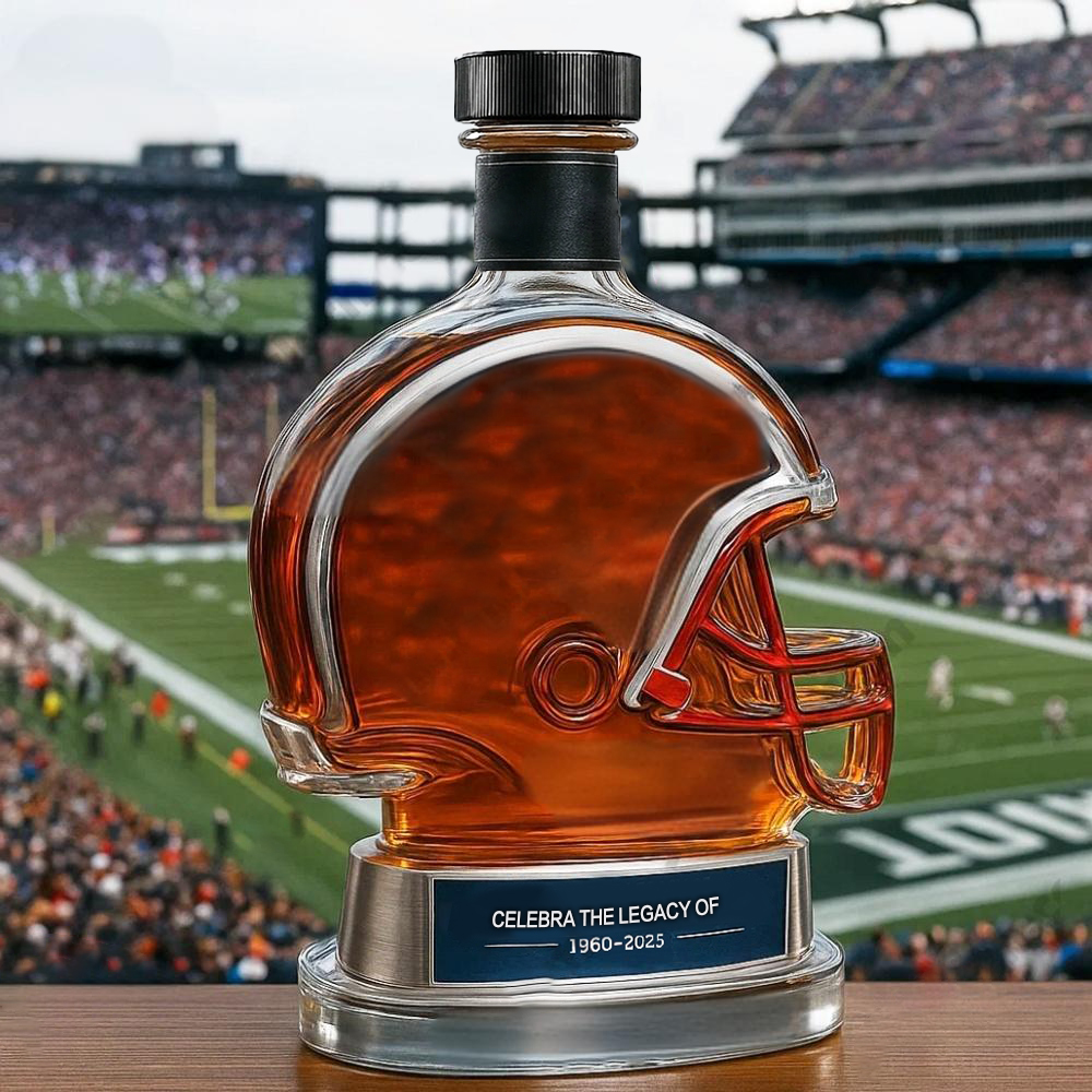 Football Helmet-Shaped Whiskey Decanter – A Tribute to Gridiron Glory
