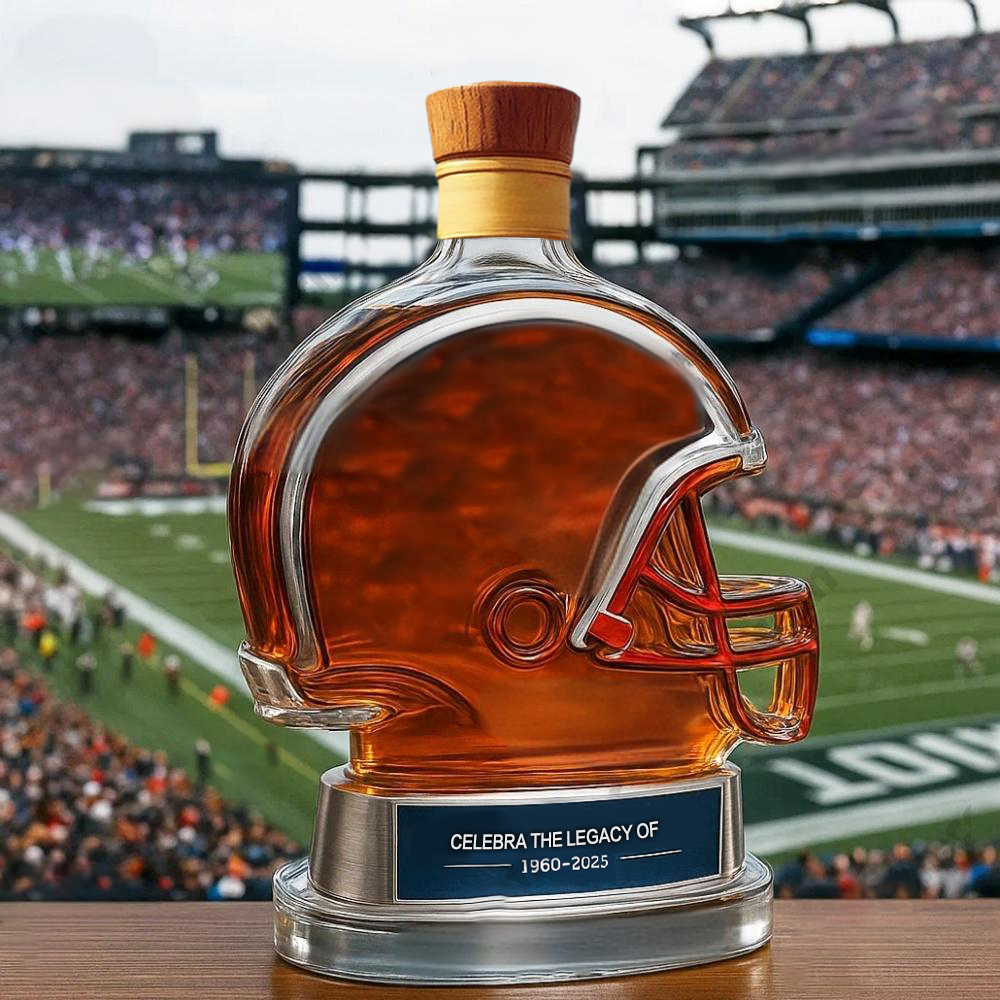 Football Helmet-Shaped Whiskey Decanter – A Tribute to Gridiron Glory