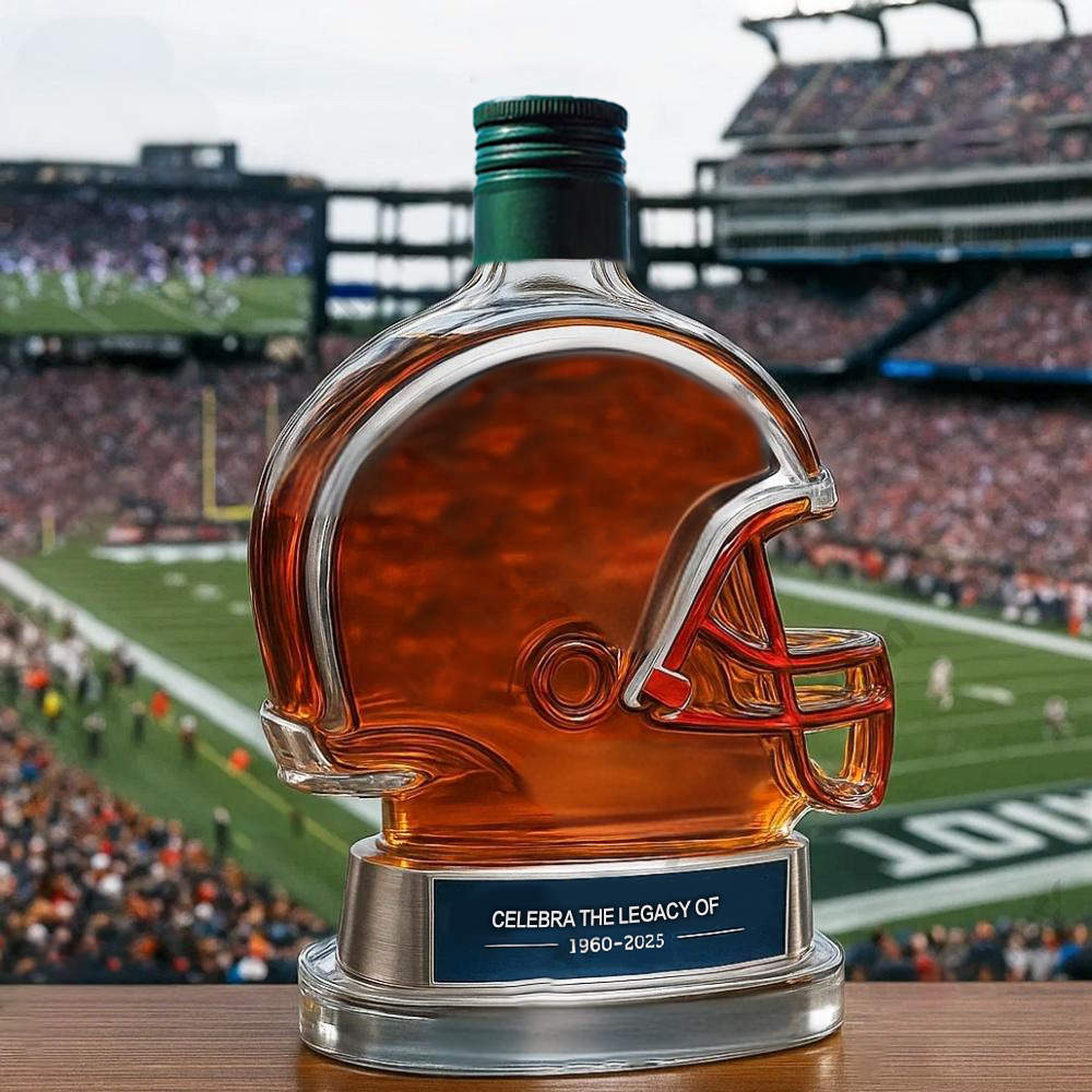 Football Helmet-Shaped Whiskey Decanter – A Tribute to Gridiron Glory