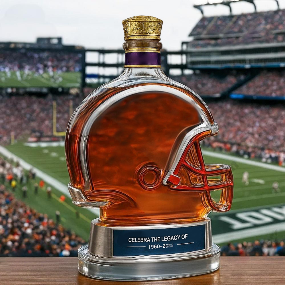 Football Helmet-Shaped Whiskey Decanter – A Tribute to Gridiron Glory