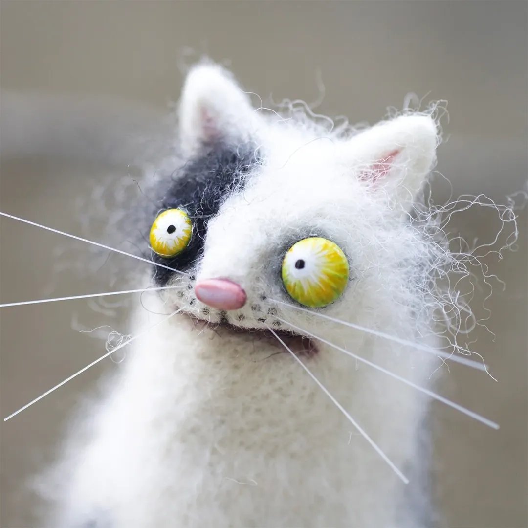🐭👀Handmade Wool Felt Quirky: The Wonky-Eyed Panic Pal