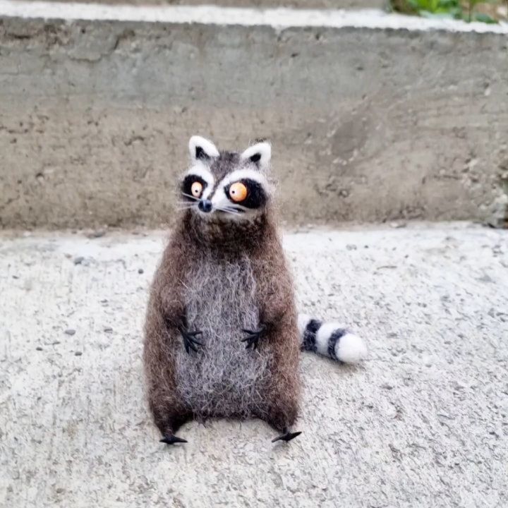 🐭👀Handmade Wool Felt Quirky: The Wonky-Eyed Panic Pal