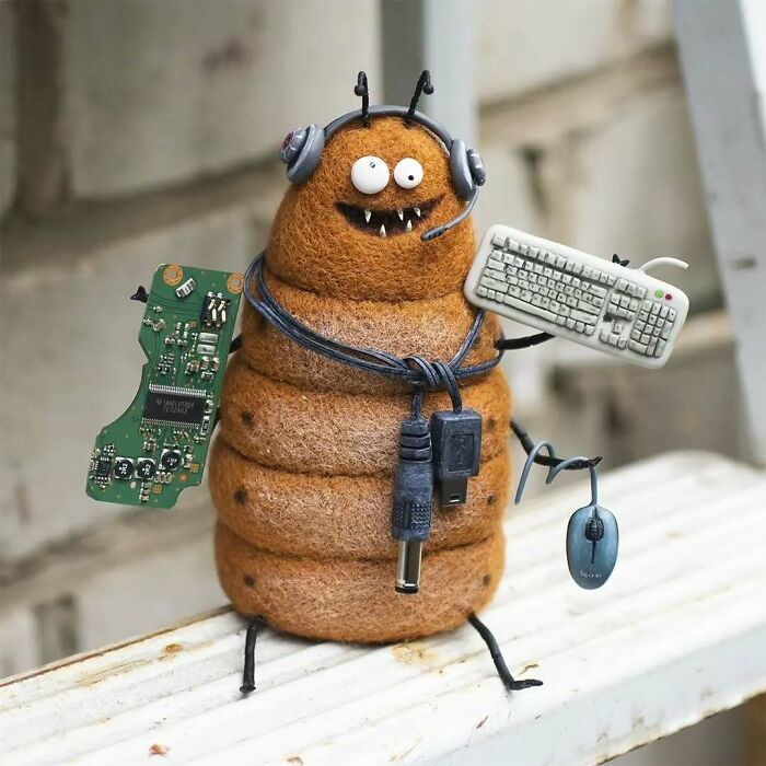 🐭👀Handmade Wool Felt Quirky: The Wonky-Eyed Panic Pal