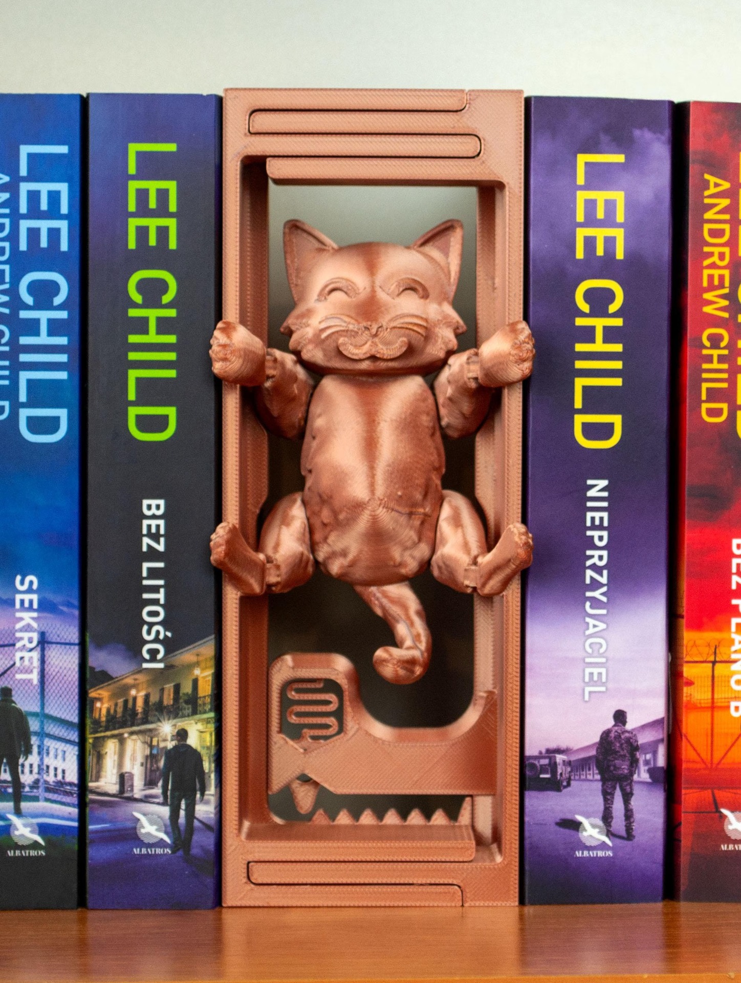 Fun Muscle Cat Adjustable Book Corner Sculpture