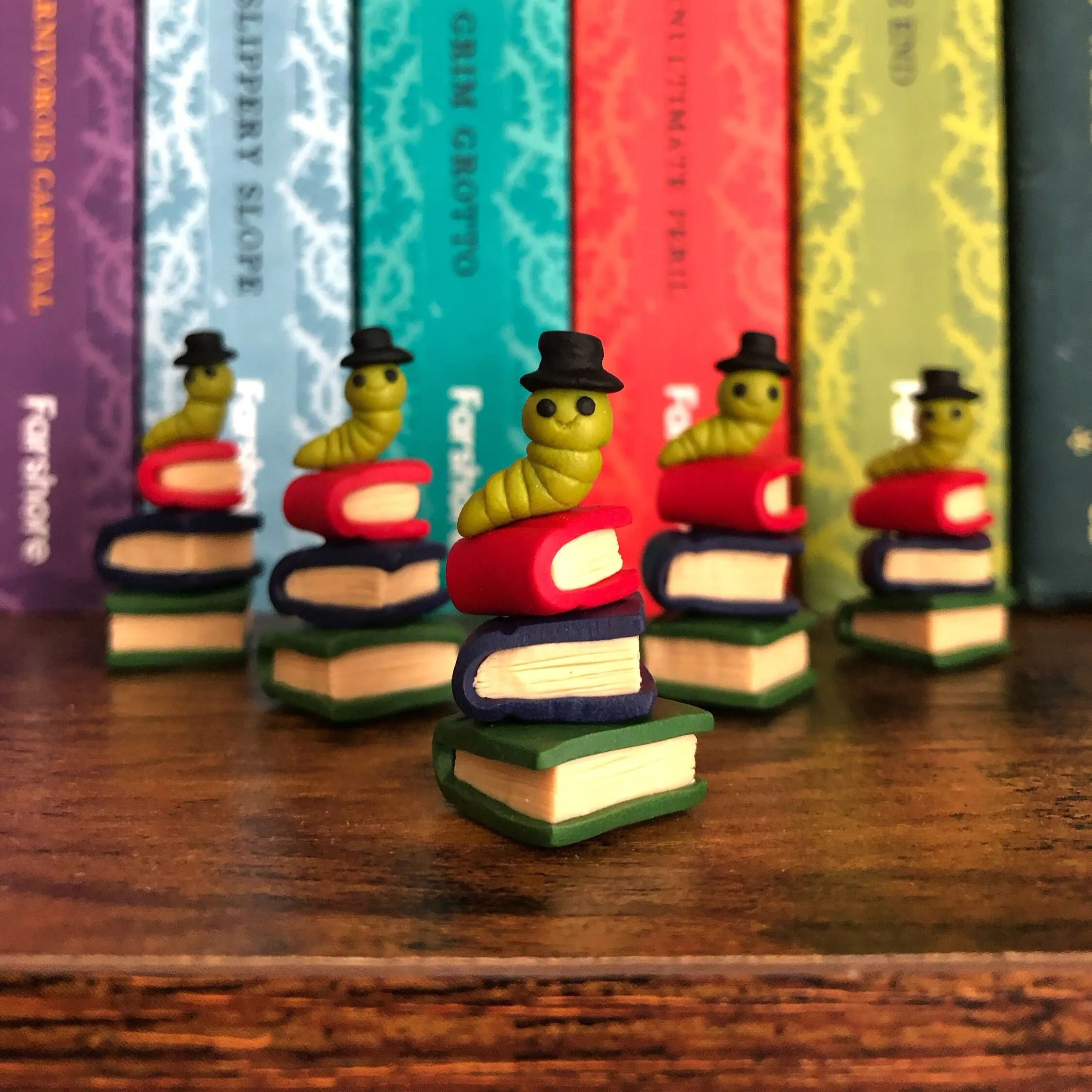 📚Fancy Bookworm With A Top Hat-Nerdy Gifts For Readers