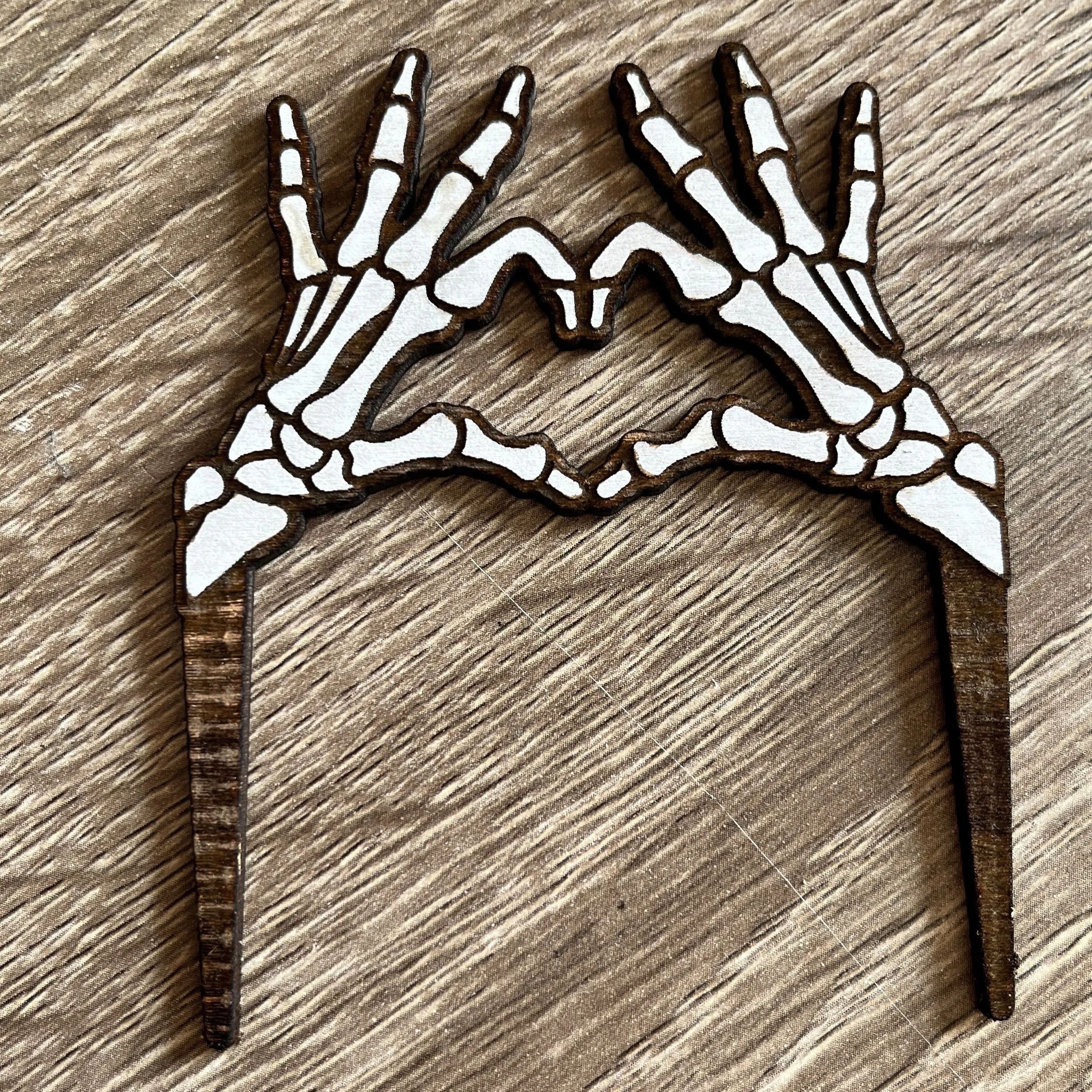 Skelet Stakeon Heart Hands Plant