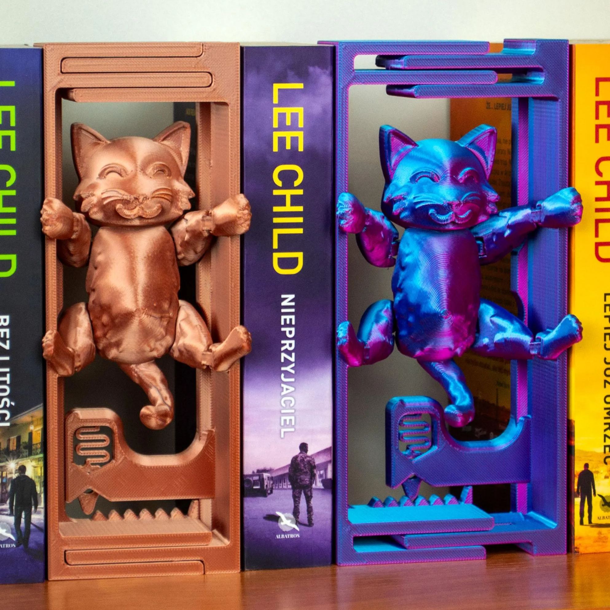 Fun Muscle Cat Adjustable Book Corner Sculpture