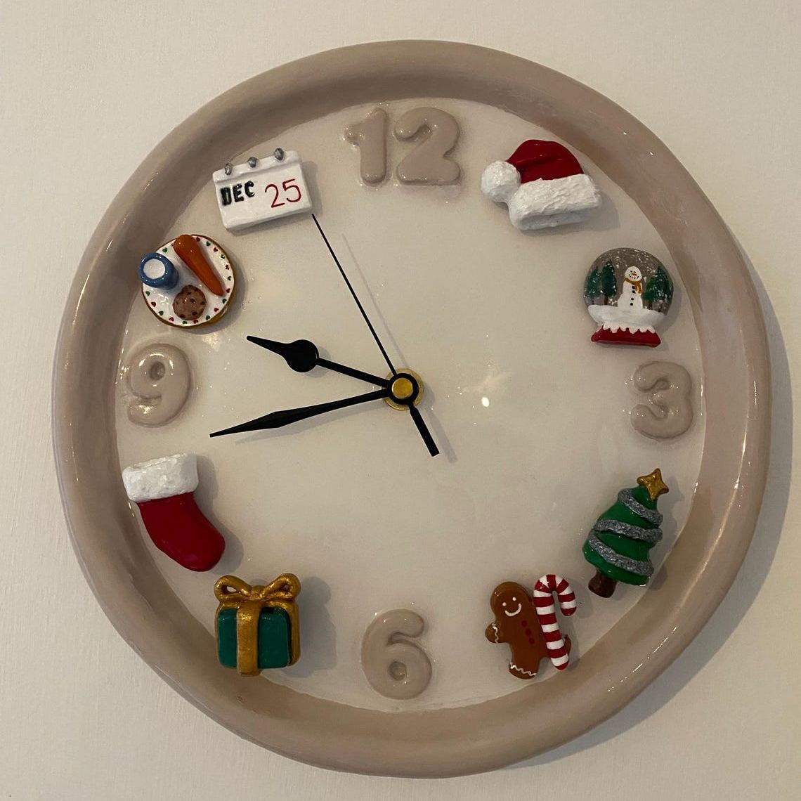 Clock with seasonal magnet charms