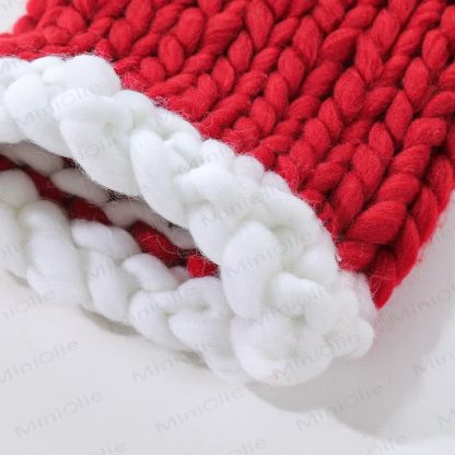 Schöne gestrickte Weihnachtsmütze für Babys - image 11