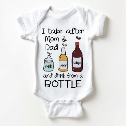 I TAKE AFTER MOM&DAD AND DRINK FROM A BOTTLE. Baby Slogan, weißer Bodysuit - Weiß - 18-24M - image 1