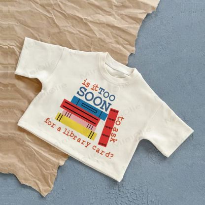 IS IT TOO SOON TO ASK FOR A LIBRARY CARD? Baby -T-Shirt - Weiß - 2-3J - image 1