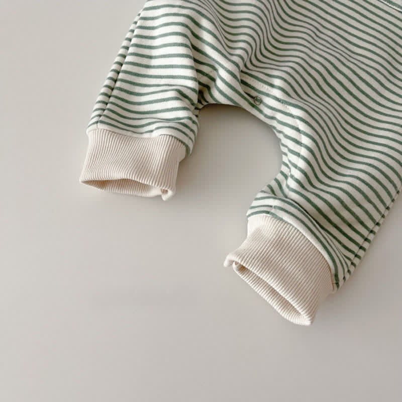 Gestreifter Baby Strampler mit Rundhalsausschnitt - image 2