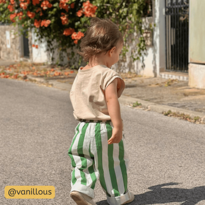 Vertikal gestreifte Freizeithose im Baby-Design - image 7