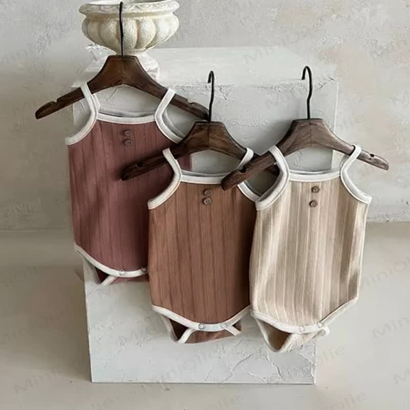 Baby Bodysuit mit Einfarbig Trägern - image 1