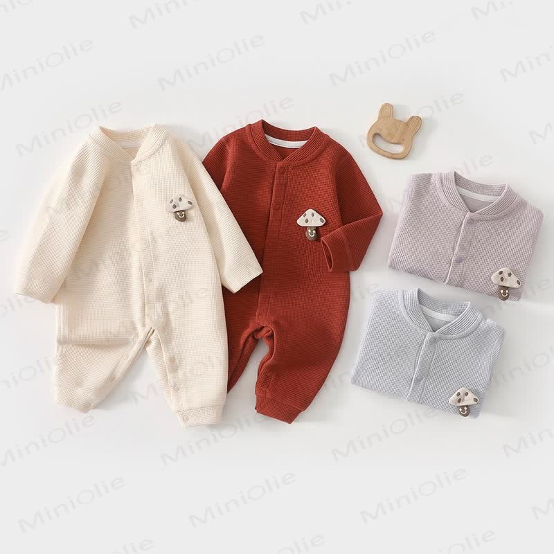 Baby Strampler mit Pilz-Patch und Waffel - image 1