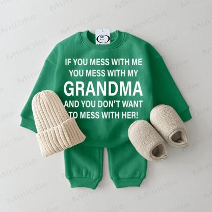 Wer sich mit IF YOU MESS WITH ME YOU MESS WITH MY GRANDMA AND YOU DON'T WANT TO MESS WITH HER! Baby Simple Sweatshirt 2-teiliges grünes Set - Grün - 2-3J - image 1
