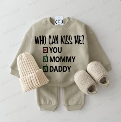 WHO CAN KISS ME? MOMMY DADDY Baby Sweatshirt 2-teiliges Set Grau Grün - Grau Grün - 2-3J - image 1