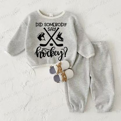 DID SOMEBODY SAY HOCKEY? Baby Waffel Hellgrau Sweatshirt in Set , 2-teilig - Hellgrau - 2-3J - image 1